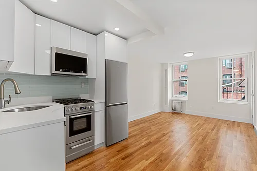 91 Christopher St #17 Photo 1