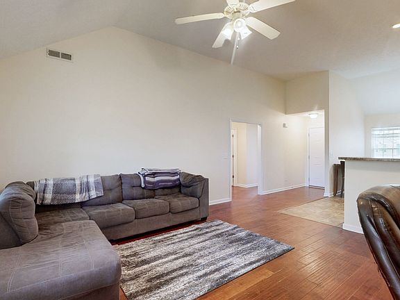 3rd image of 2677 Delong St