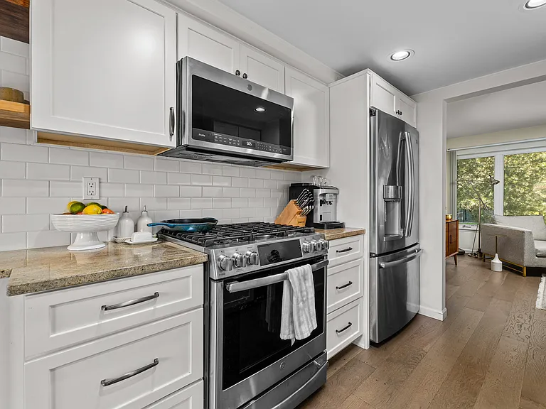 704 Oakbrook Ridge Dr — Photo 9