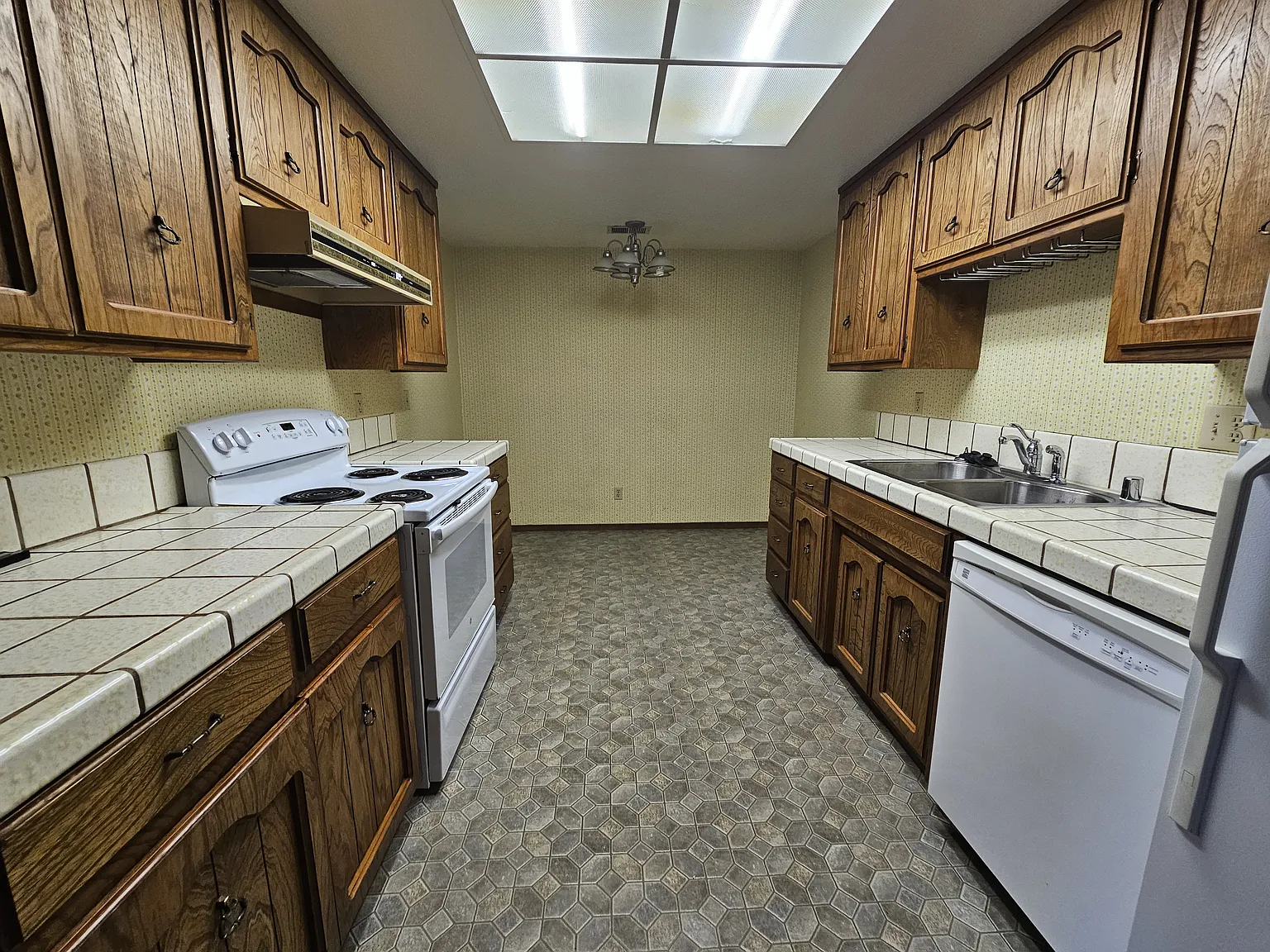 2 bed, 1.5 bath, 1234 sqft, $1,900 — Photo 4
