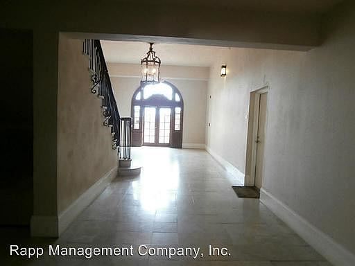 5th image of 621 Moody Ave Unit 301