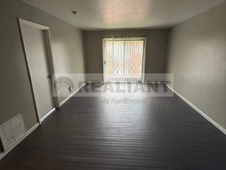 1708 Jennifer Road — Photo 8