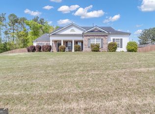 215 Savannah Dr, Senoia, GA 30276