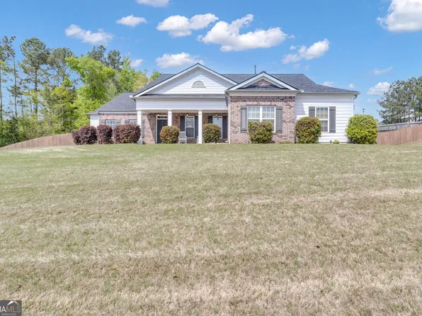 215 Savannah Dr, Senoia, GA 30276