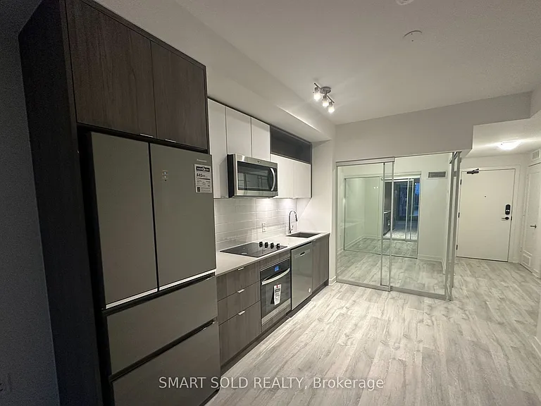 70 Princess St #607-E — Photo 9