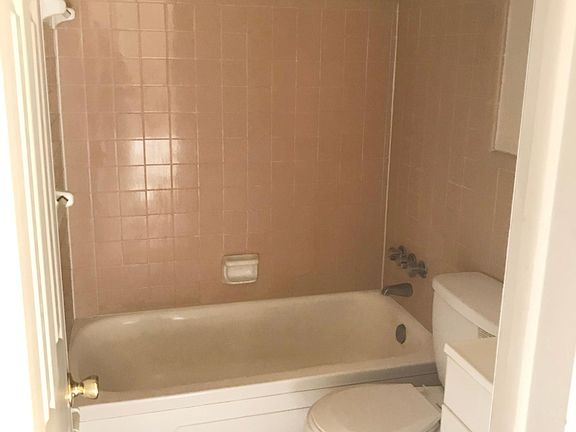 4th image of 5910 NE 18th Ave #2
