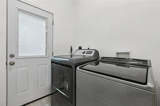 2418 Valence St — Photo 11