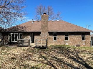 2010 W Nottingham St, Springfield, MO 65810