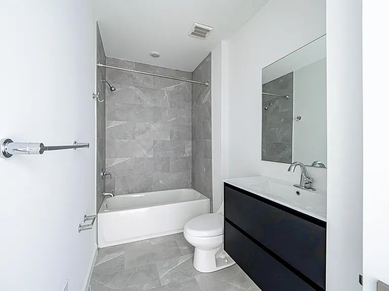 2403-07 W Thompson St #3 — Photo 8