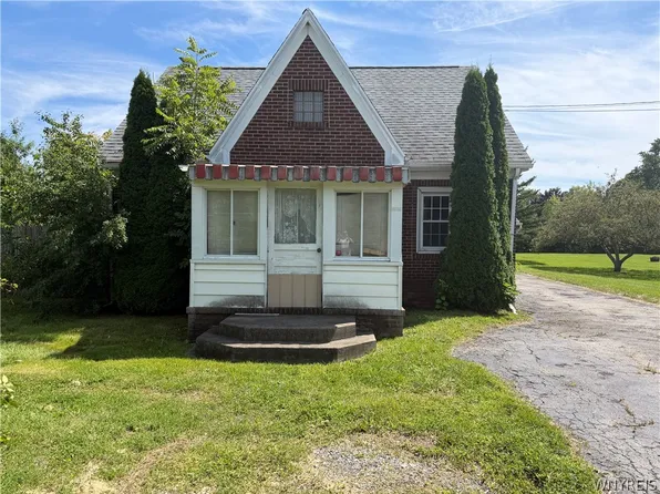 1036 Saunders Sett Rd, Lewiston, NY 14305