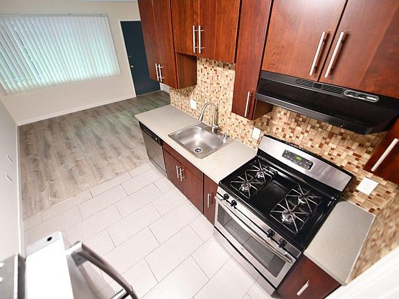 5th image of 528 31st St #103