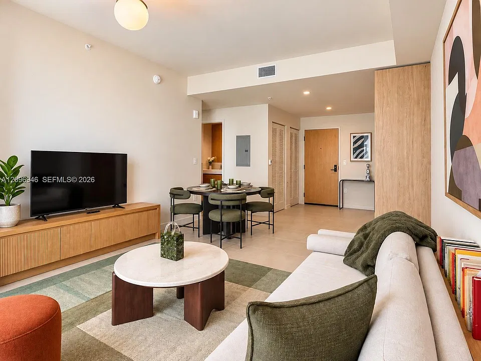11 NE 6th St #3211