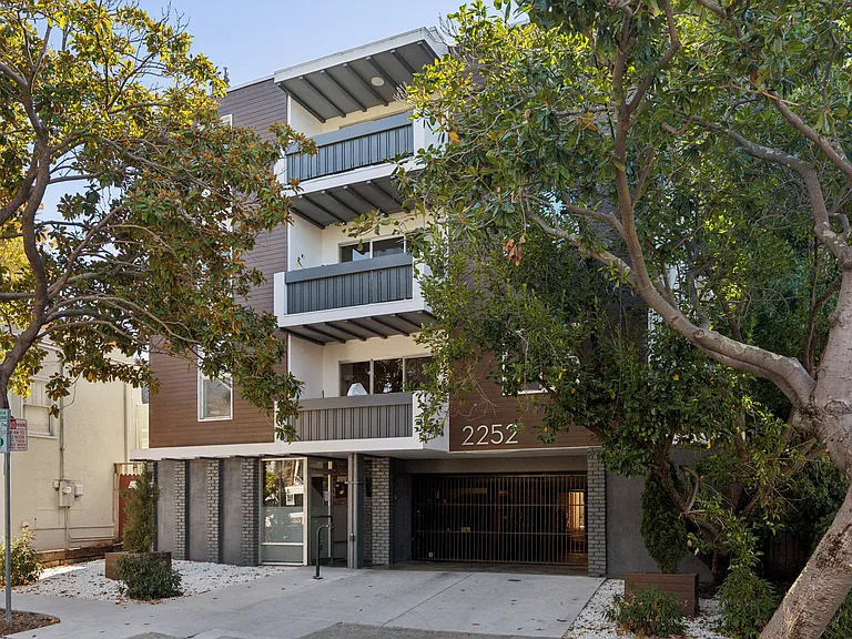 Side exterior view of the apartment building at 2252 Parker St, Berkeley, CA 94704, USA