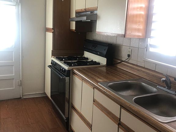 4th image of 3820 Sacramento Ave