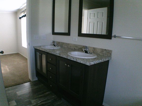 4th image of 1649 Santa Fe Trl