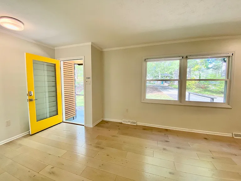 50 Ferncliff Dr — Photo 4