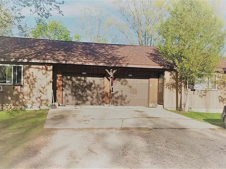 218 Section St — Photo 1