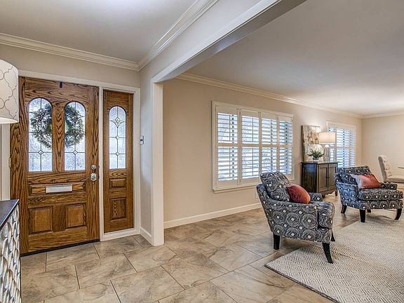 3rd image of 327 Royal Oaks Dr