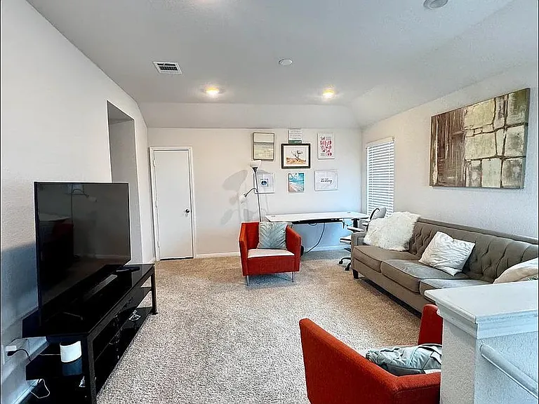 204 Brooklyn Dr — Photo 5