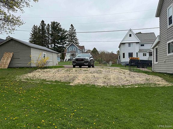 3rd image of 912 3rd St
