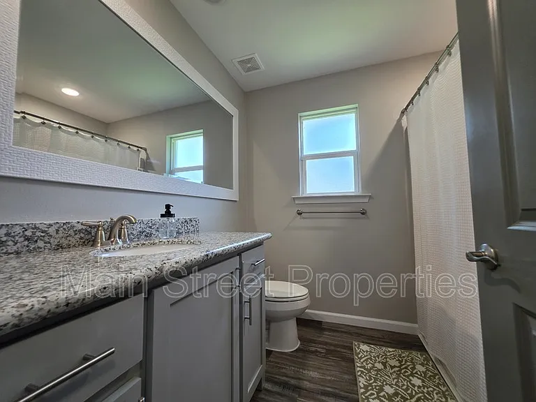 5565 Riviera Dr — Photo 16