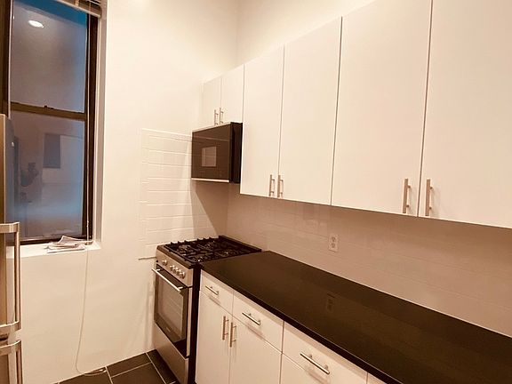 5th image of 646 Amsterdam Ave #1