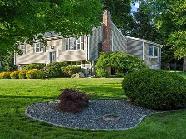 8 Ted Ln, Southborough, MA 01772