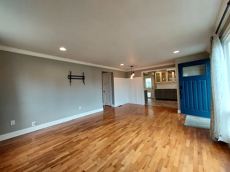 3321 N Mullen St — Photo 4