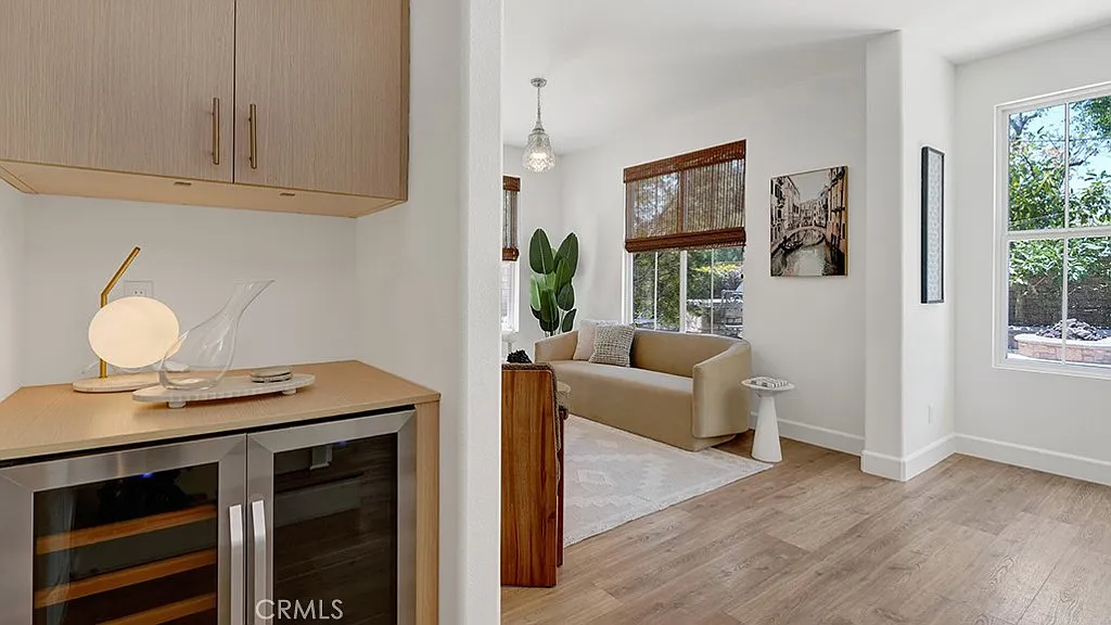 4 bed, 2.5 bath, 2081 sqft, $7,500 — Photo 3