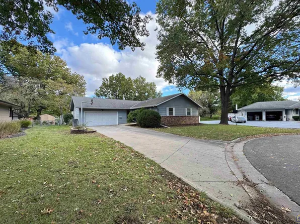1702 Trowman Way, Emporia, KS 66801