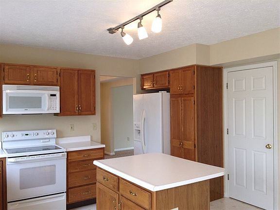 4th image of 9605 Old Stable Ct