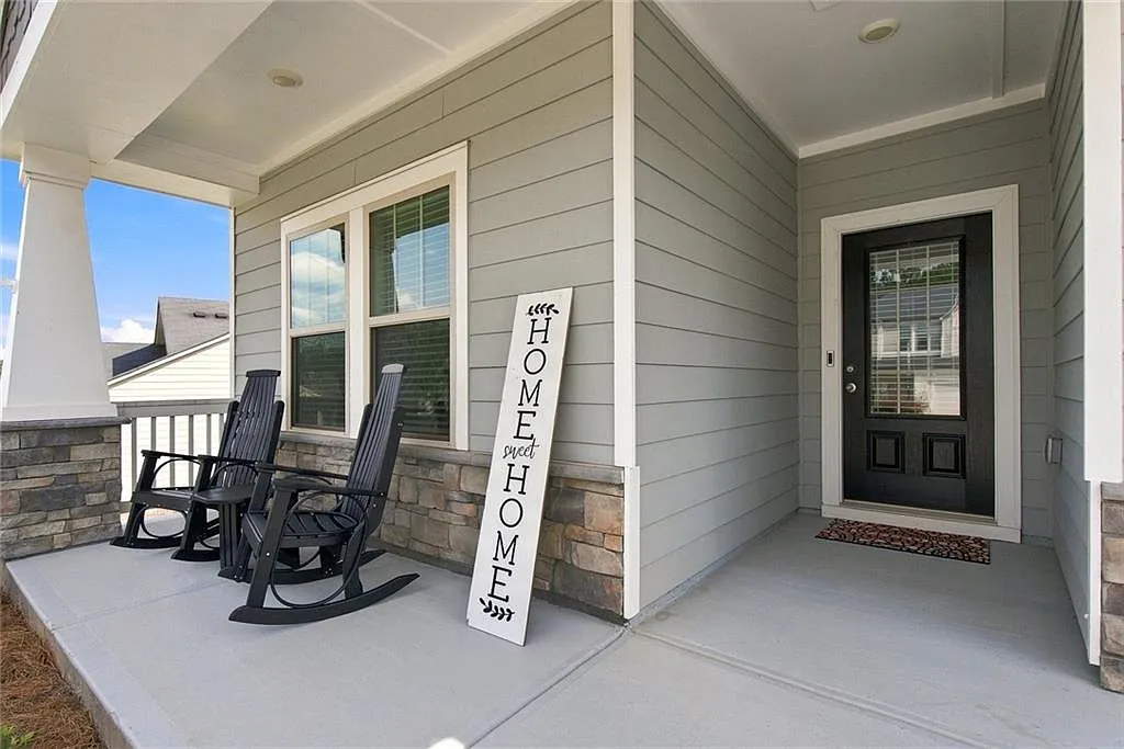 3 bed, 2.0 bath, 1656 sqft, $2,300 — Photo 3