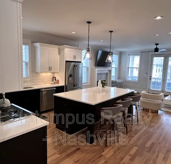 928 Southside Pl — Photo 12