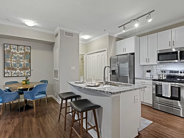 12820 N Lamar Blvd — Photo 7