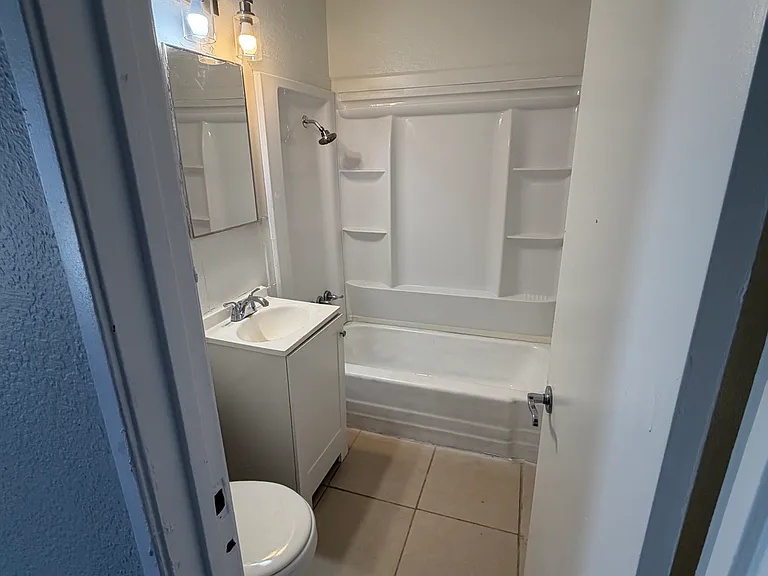 2204 Sunrise Ave #6 — Photo 7