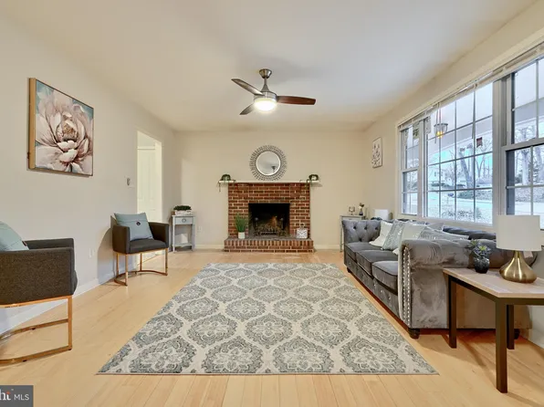 542 Williamsburg Ln, Odenton, MD 21113