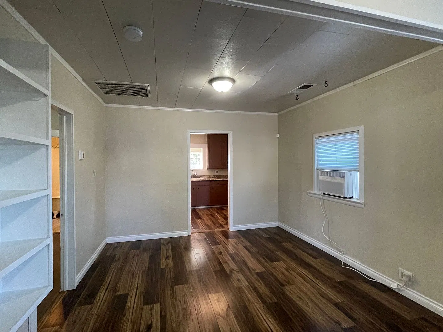 Charming 2 Bedroom 1 Bath Home with Lots Character — Photo 3