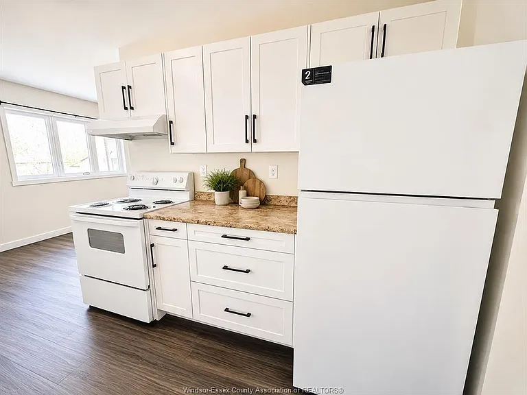 325 Dunn Rd #1 — Photo 4