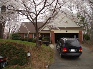 10703 Oldfield Dr, Reston, VA 20191