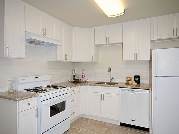5th image of 313 Lawton St APT 8