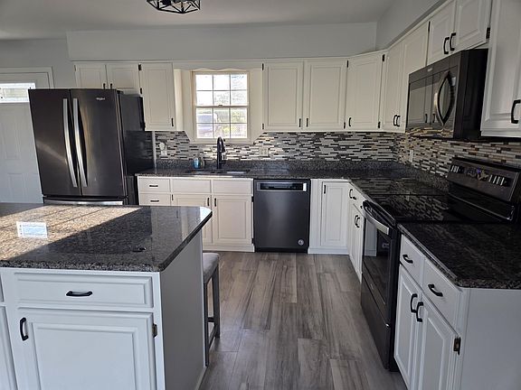 3rd image of 5331 Oakridge Dr