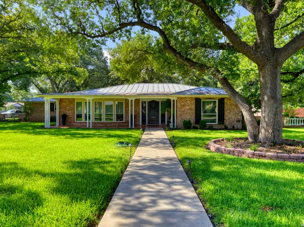 921 Maple, Uvalde, TX 78801
