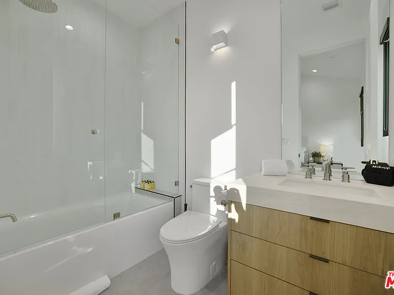 4433 Kraft Ave — Photo 43