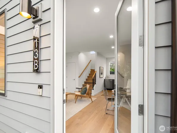 713 B N 70th Street, Seattle, WA 98103