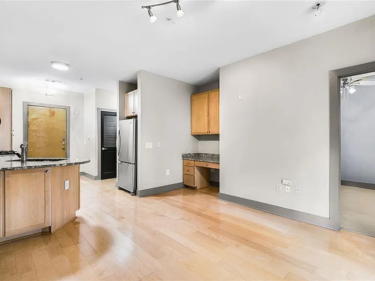 799 Hammond Dr #306 — Photo 4