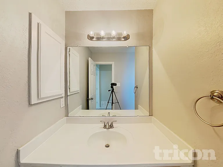 8002 Meadowlark Ln — Photo 13