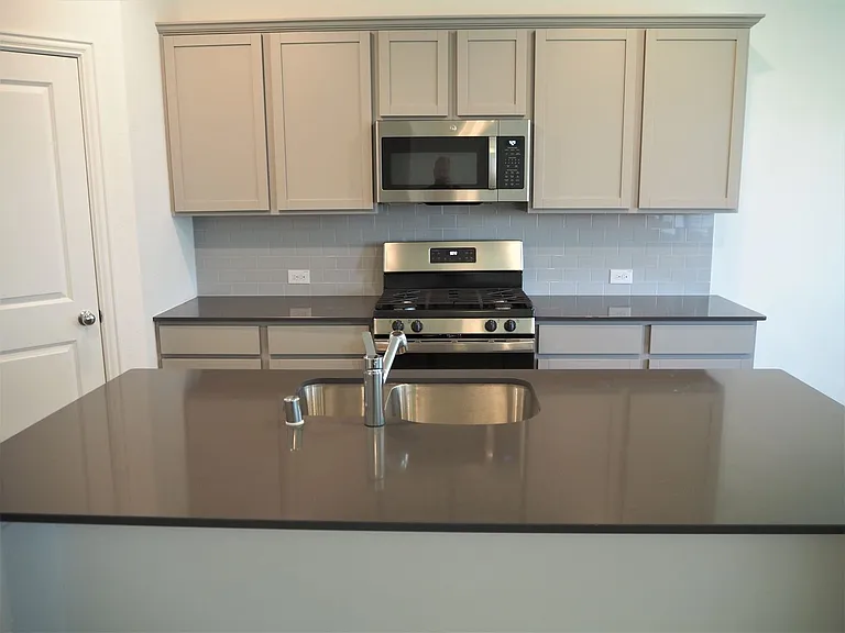 1800 Lakegrove Rd — Photo 6