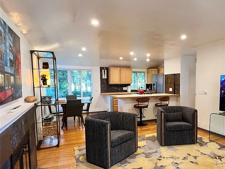 24 Menlo Pl #UPPER — Photo 4