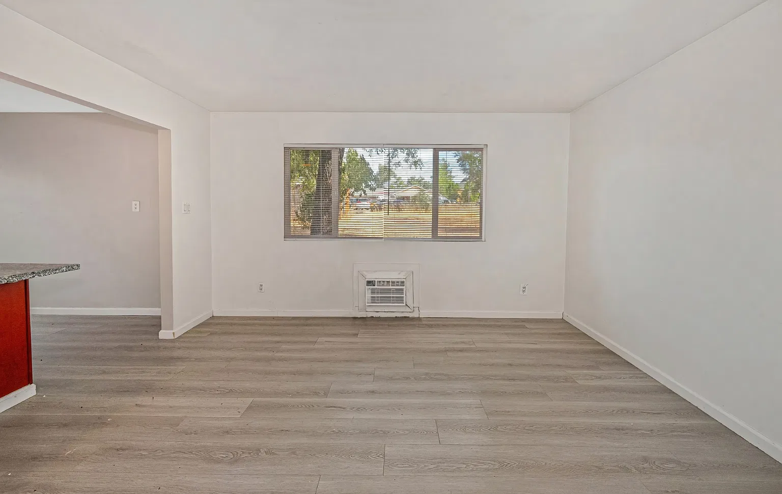 2 bed, 930 sqft, $1,800 — Photo 2
