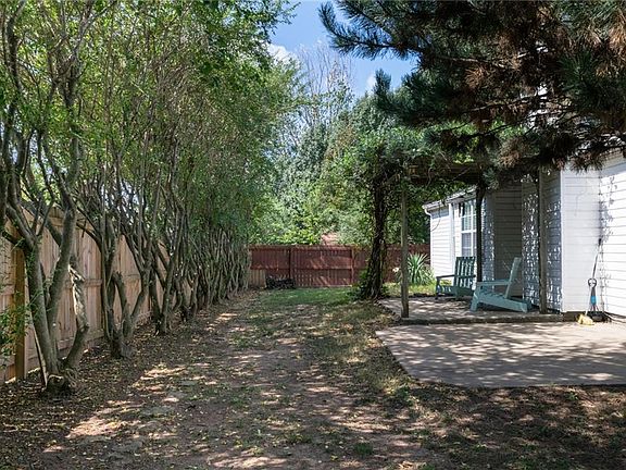 3rd image of 343 E Evergreen Ln